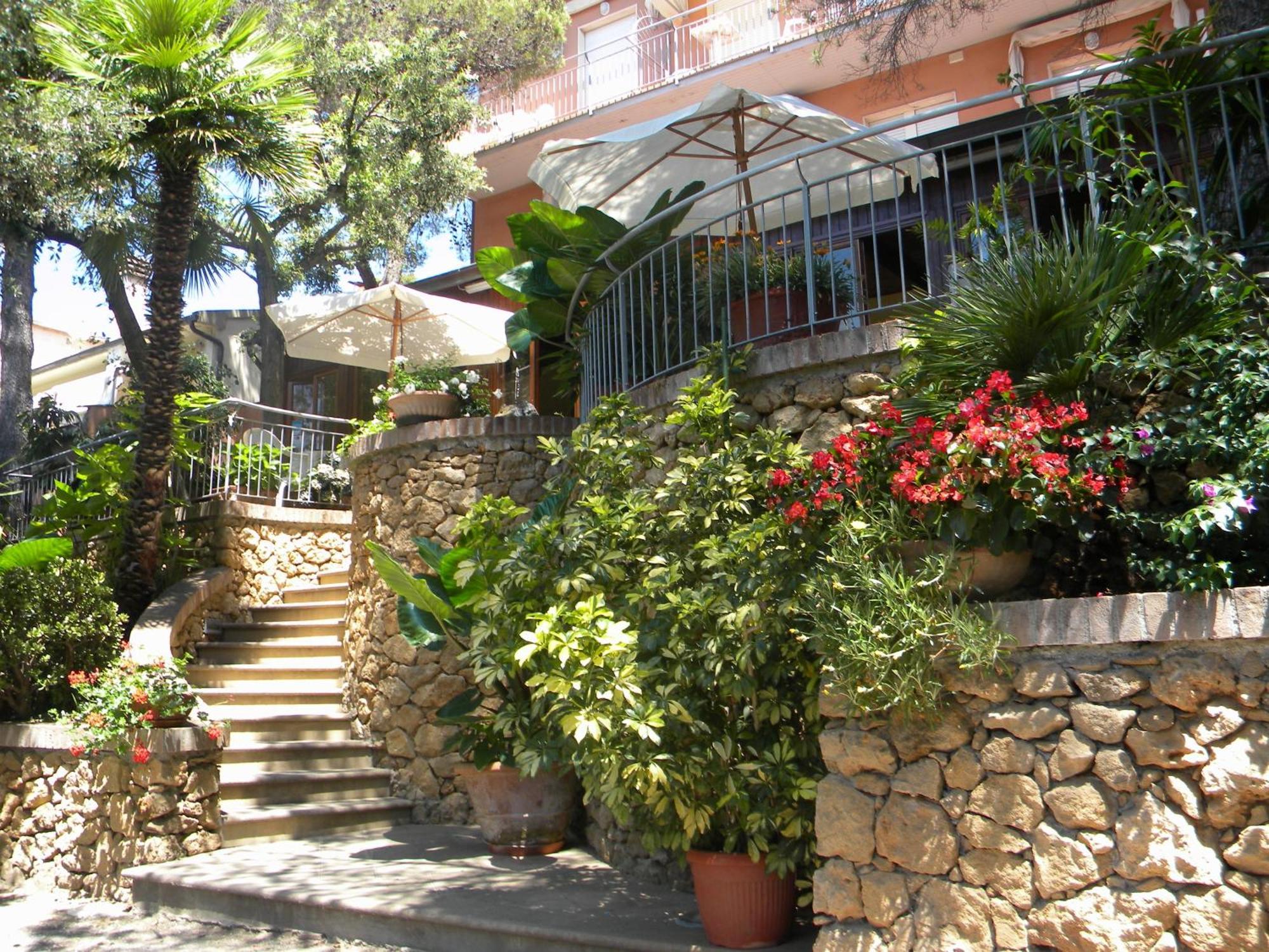 Rosa Del Tirreno Hotel